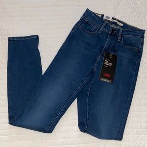 NWT Levi 724 High Rise Straight Jeans